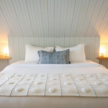 The August House Hotel Windsor Bagian luar foto